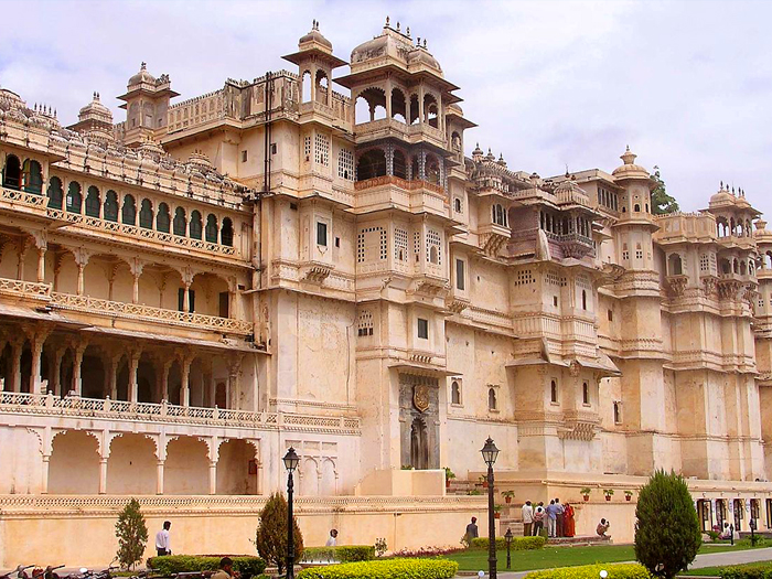 Udaipur Forts & Temple Tour